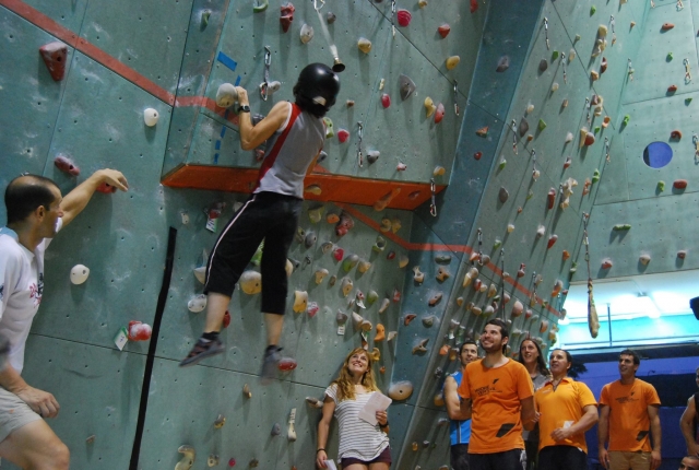 Escalando en la pared